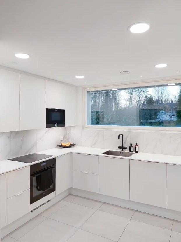 1952025 kitchen - LedStore When lights are gouped in multible groups, it is easy to adjust the athmosphere.