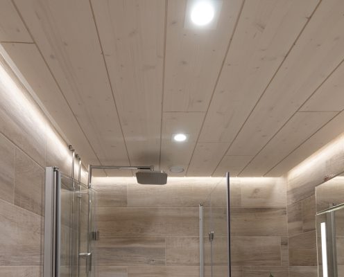 Kylpyhuoneen valaistus putkiremontin yhteydessä lisäsi tunnelmaa