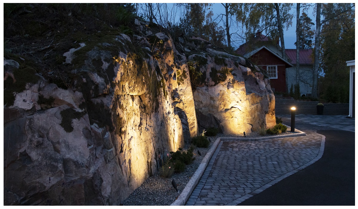 SPIKE ground light next to a rock