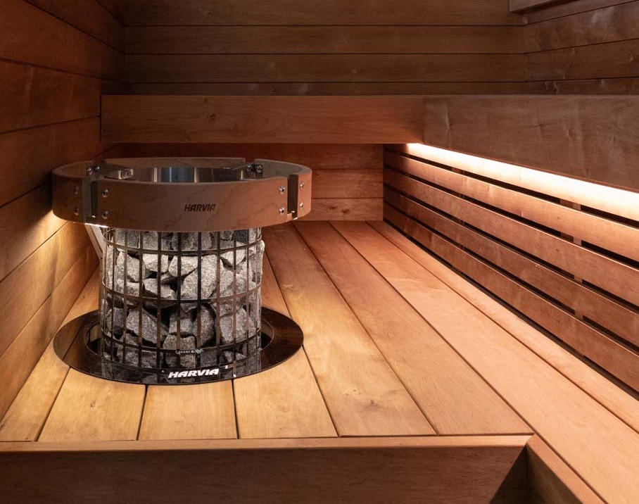 The sauna can be lit from the edge of the bench or from the heater