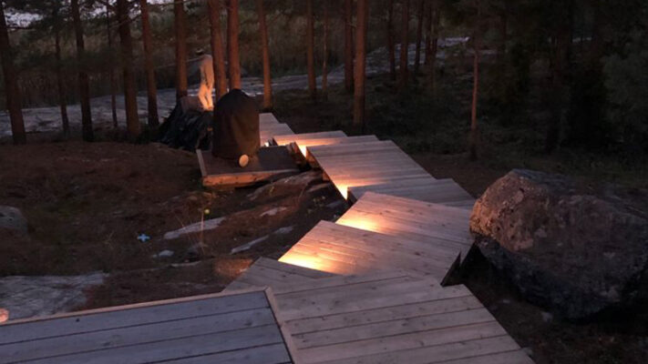 Deck and steps – lighting for athmosphere and safety Deck and steps – lighting for athmosphere and safety